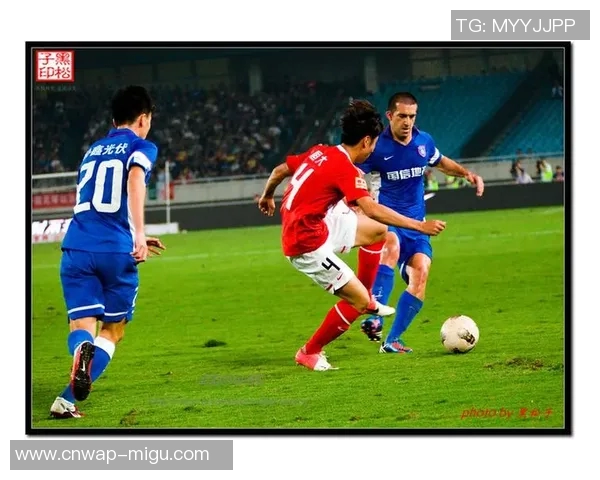 河南建业迎战江苏舜天争夺中超联赛关键三分的精彩对决